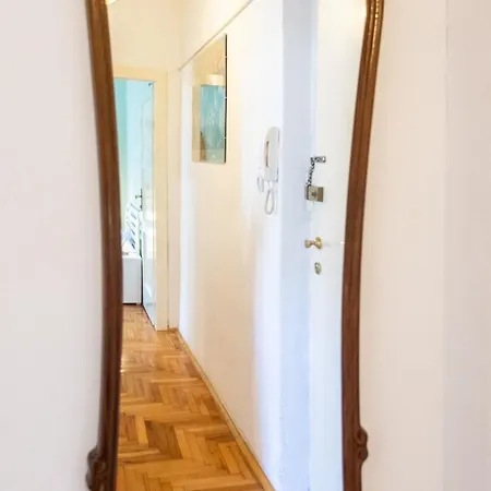 Apartmán Traditional Bacvice, 3 Min Walk To The *