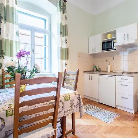 Apartmán Traditional Bacvice, 3 Min Walk To The *